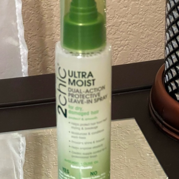 New: Giovanni 2 Chic Ultra Moist dual action protection leave in spray 4 fl oz. - Picture 5 of 13